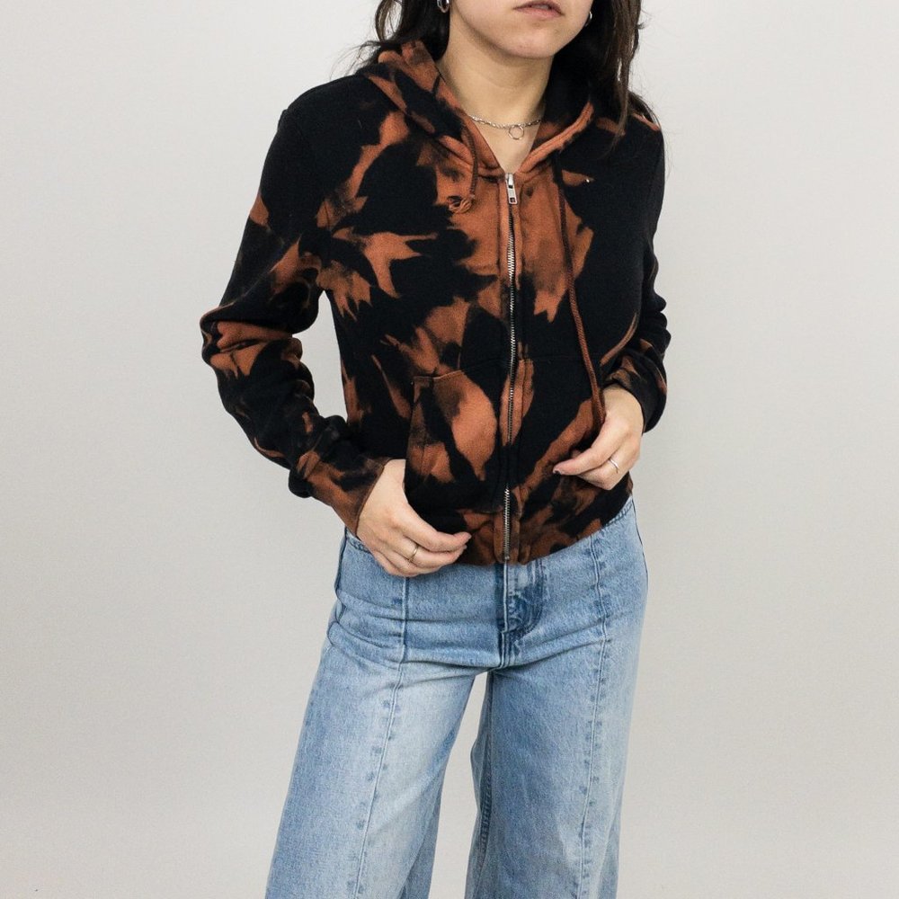 UP-CYCLED BLACK ZIP-UP CROPPED HOODIE